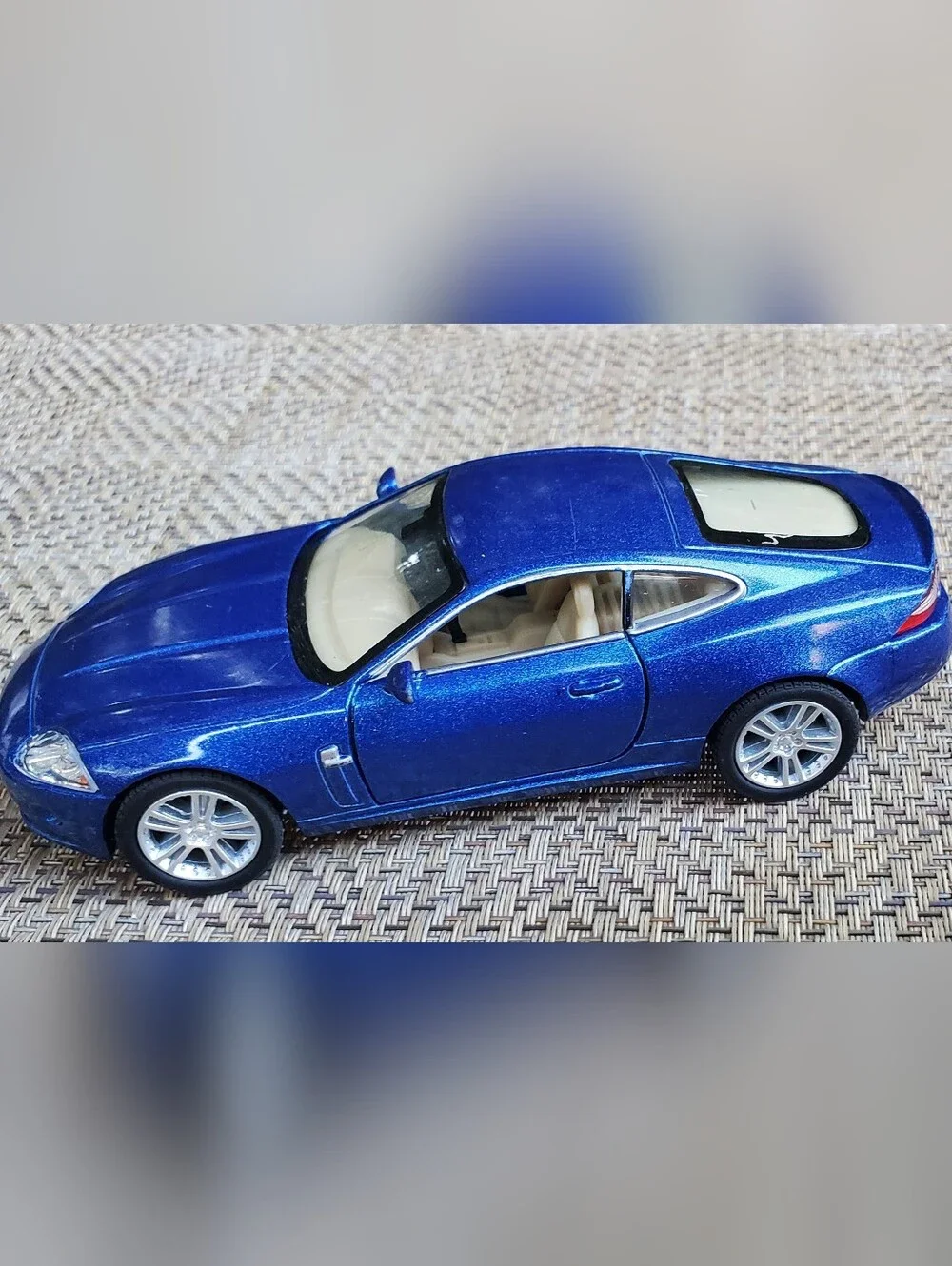 Kinsmart 5321D Jaguar XK Coupe 1/38 scale diecast model car,
